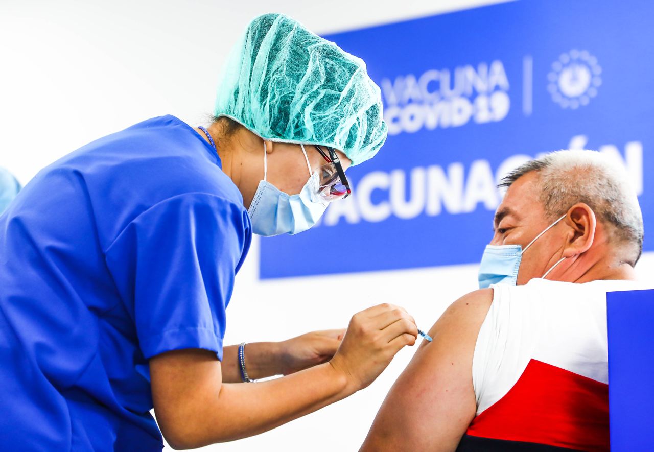 el-salvador-lidera-vacunacion-anticovid19-en-latinoamerica